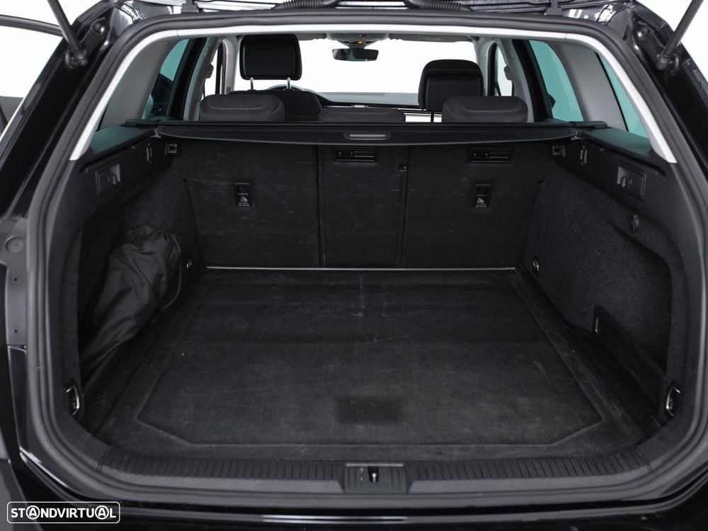 VW Passat Variant 2.0 TDI Business DSG - 12