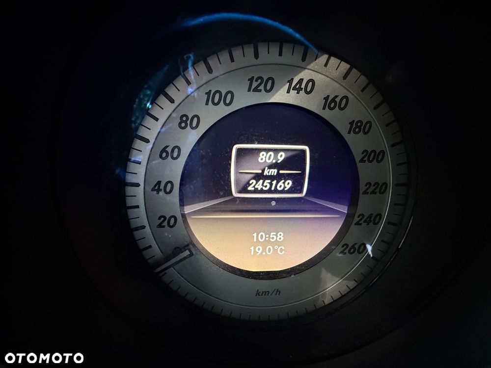 Mercedes-Benz Klasa C 200 CDI BlueEff Avantgarde - 12