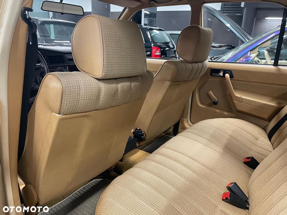 Mercedes-Benz W201 (190) - 29