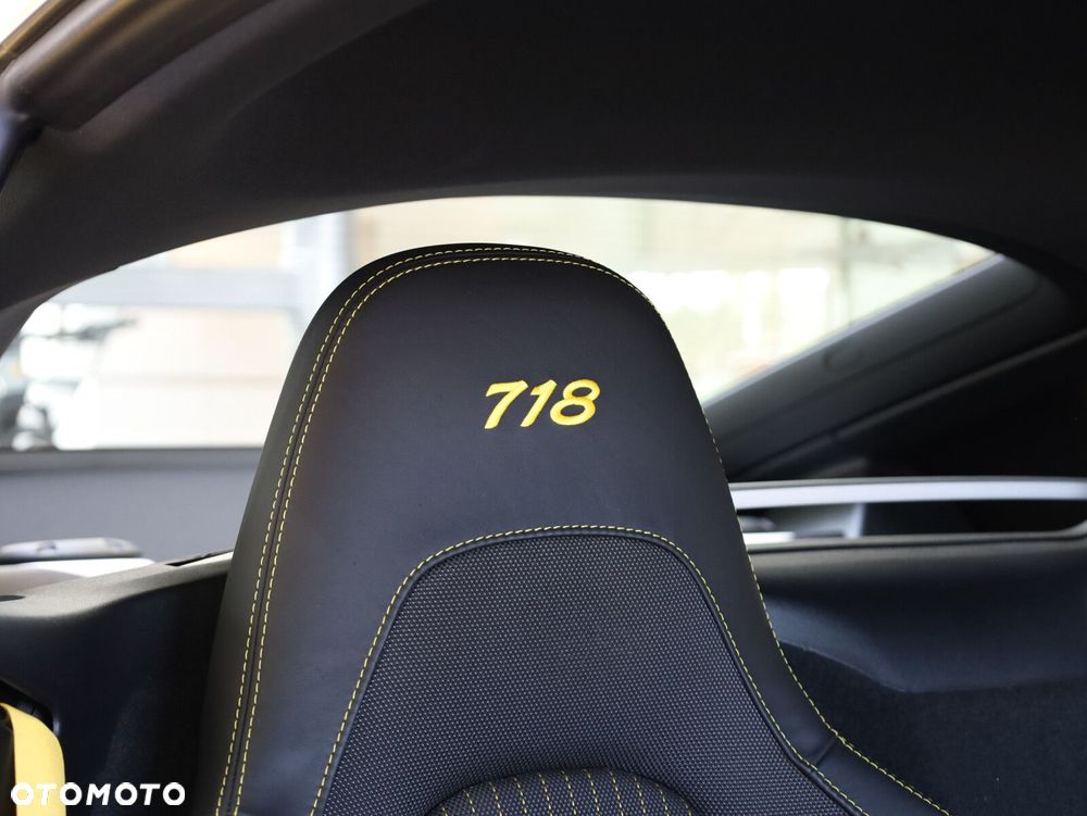 Porsche 718 Cayman - 21