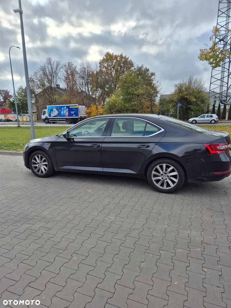 Skoda Superb 2016 photo 2