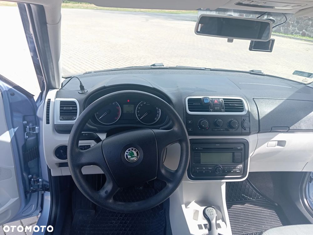 Skoda Roomster 1.6 16V Scout PLUS EDITION - 11