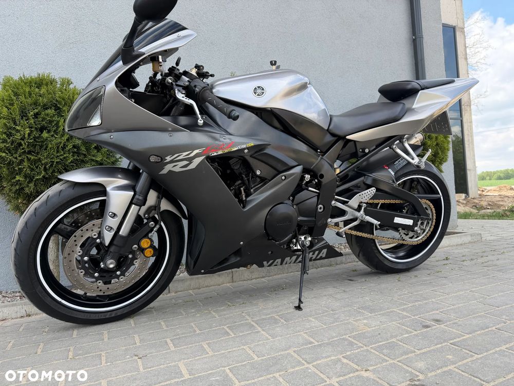 Yamaha R1 - 10