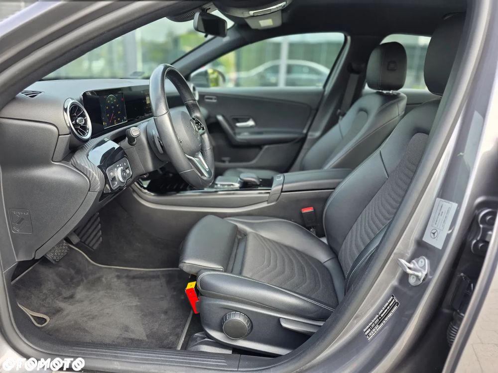 Mercedes-Benz Klasa A 180 Edycja specjalna 7G-DCT - 36