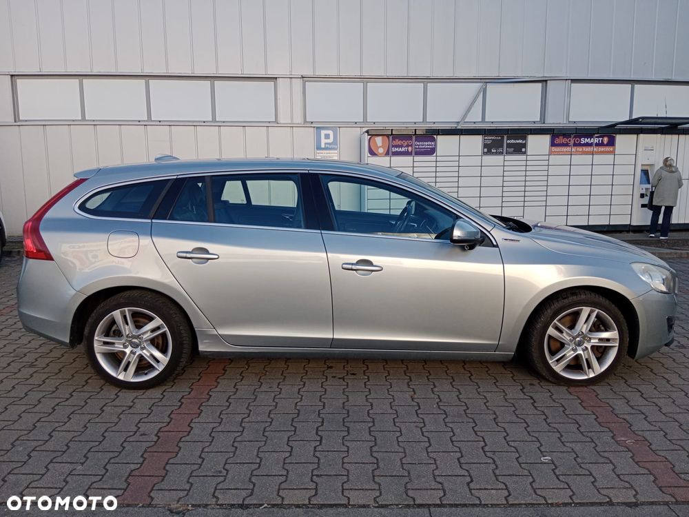 Volvo V60 D6 AWD Plug-in Hybrid Summum - 10