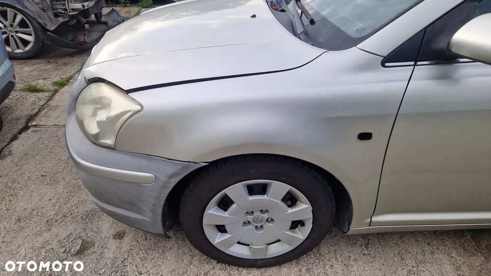 TOYOTA AVENSIS T25 BŁOTNIK LEWY PRZÓD 1C0 - 1