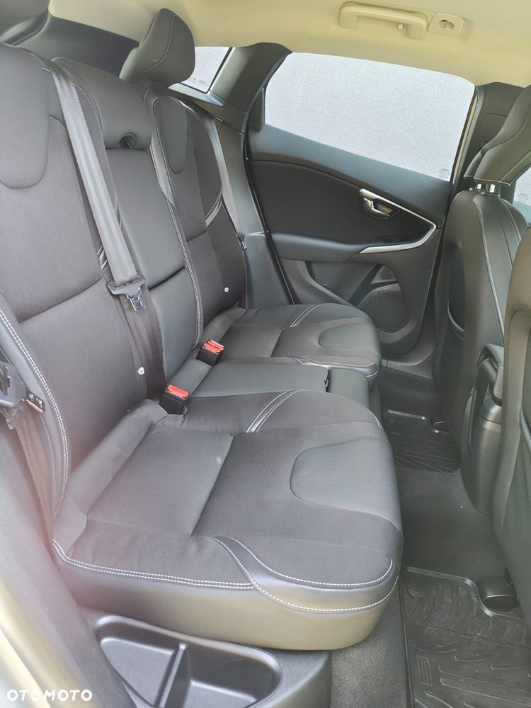 Volvo V40 D2 R-Design Summum - 17