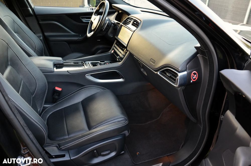 Jaguar F-Pace 25d AWD Aut. R-Sport - 12