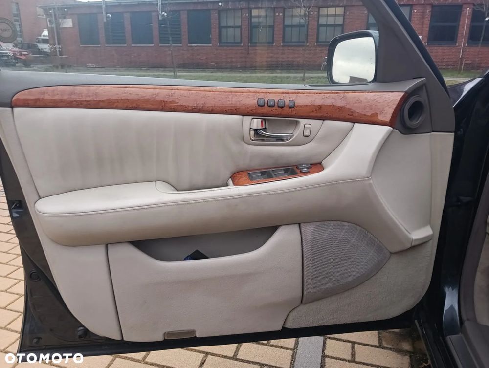 Lexus LS Comfort - 11