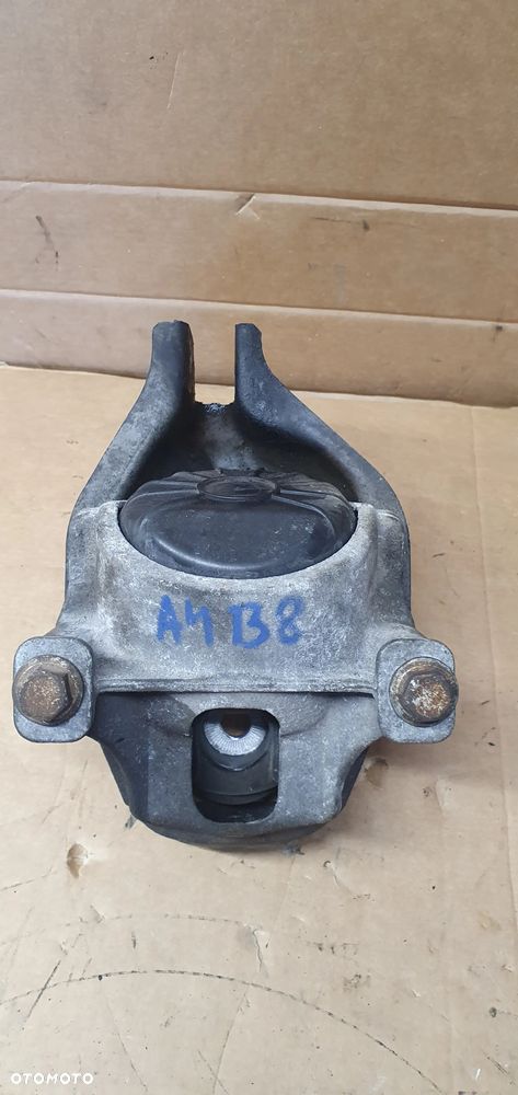 Łapa poduszka silnika prawa Audi A4 B8 2.0 TDI 8K0399060L - 1