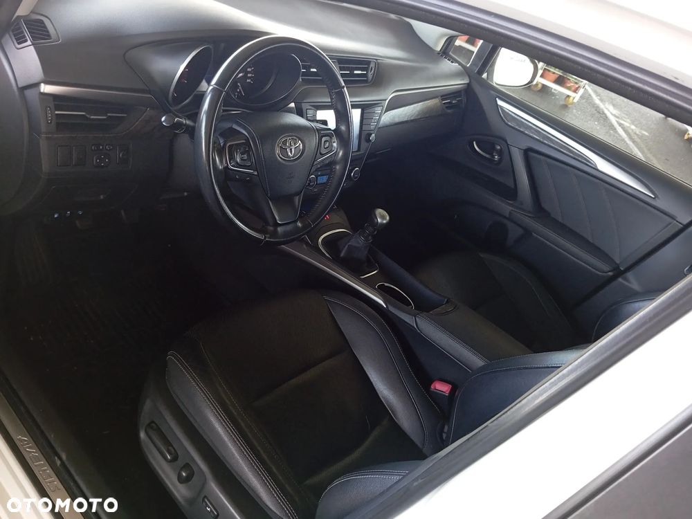 Toyota Avensis - 8