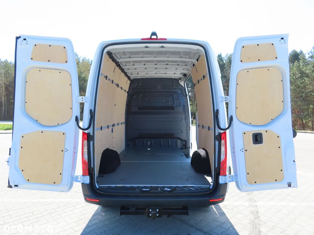 Mercedes-Benz Sprinter 317 CDI 170 KM 9G-Tronic Automat Model 907, L2H2 Furgon Blaszak, Wysoki Dach, 5932 mm Dł, FULL LED, HAK 3500 Kg, Rozstaw Osi 3665 mm, Ładowność 1174 Kg, WZMACNIANY,  Stan Wizualny I Techniczny NOWY Tak Jak Z Taśmy Produkcyjnej Gotowy Dostępny OKAZJA POLECAM - 17