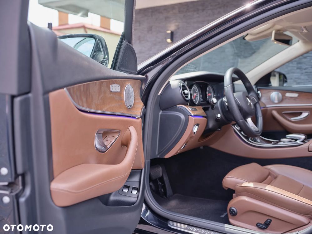 Mercedes-Benz Klasa E 220 d 9G-TRONIC - 28