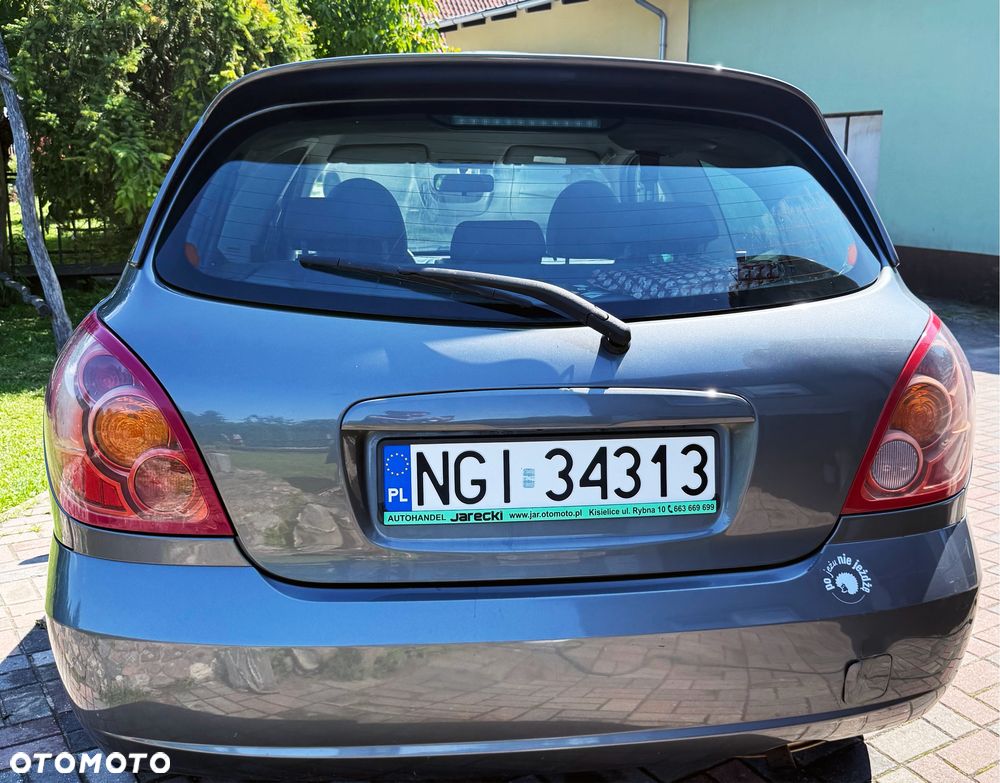 Nissan Almera - 7