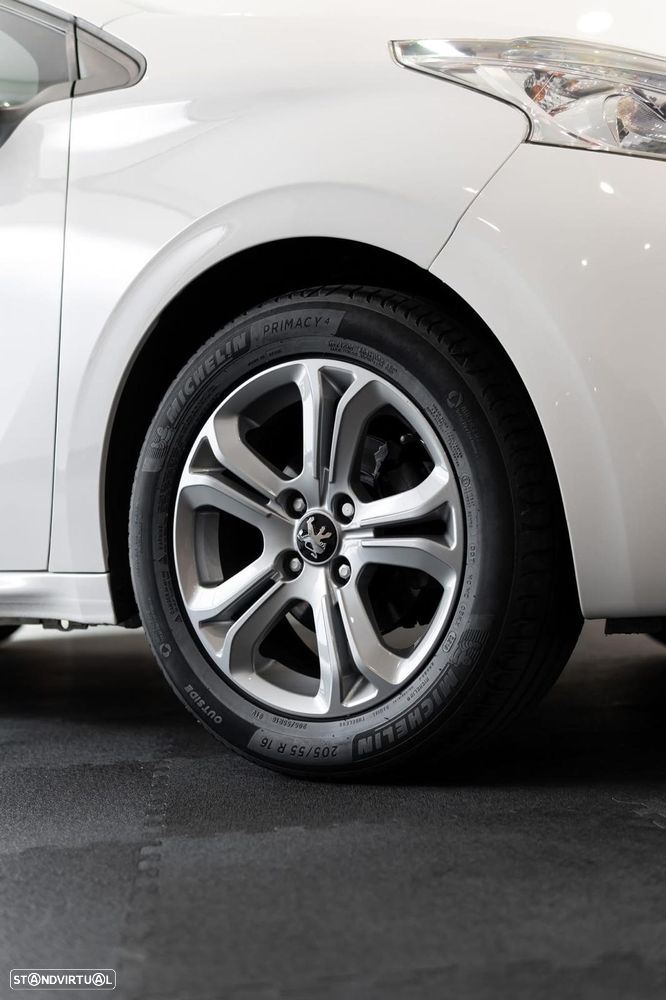 Peugeot 208 1.2 VTi SE Style - 6