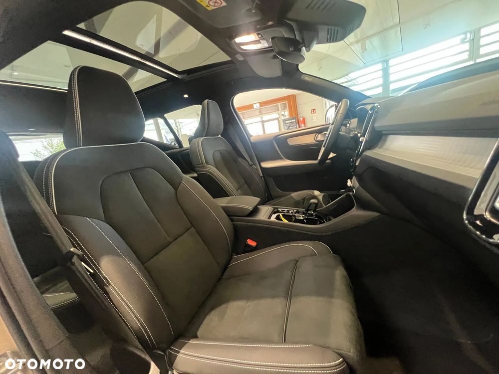 Volvo XC 40 B4 AWD Ultimate Dark - 21