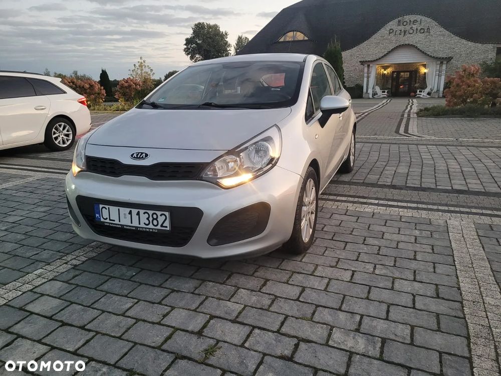 Kia Rio 1.2 Fifa World Cup Edition - 13