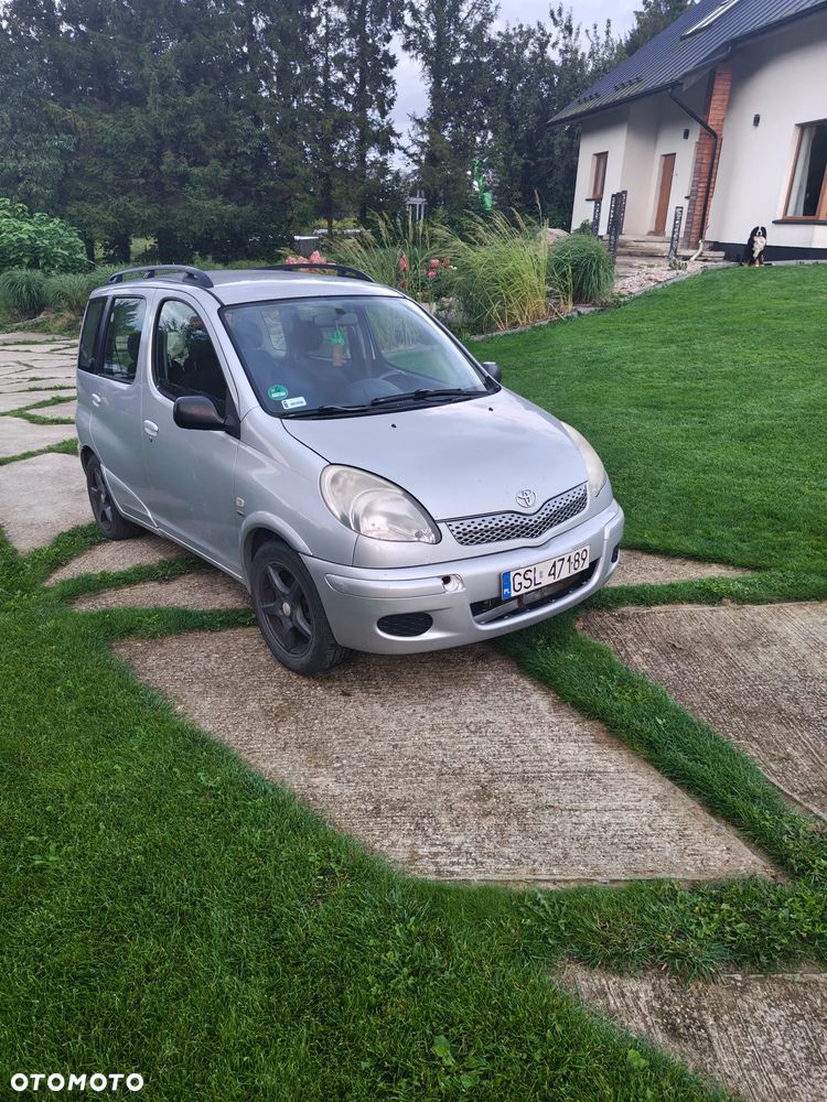 Toyota Yaris Verso - 2