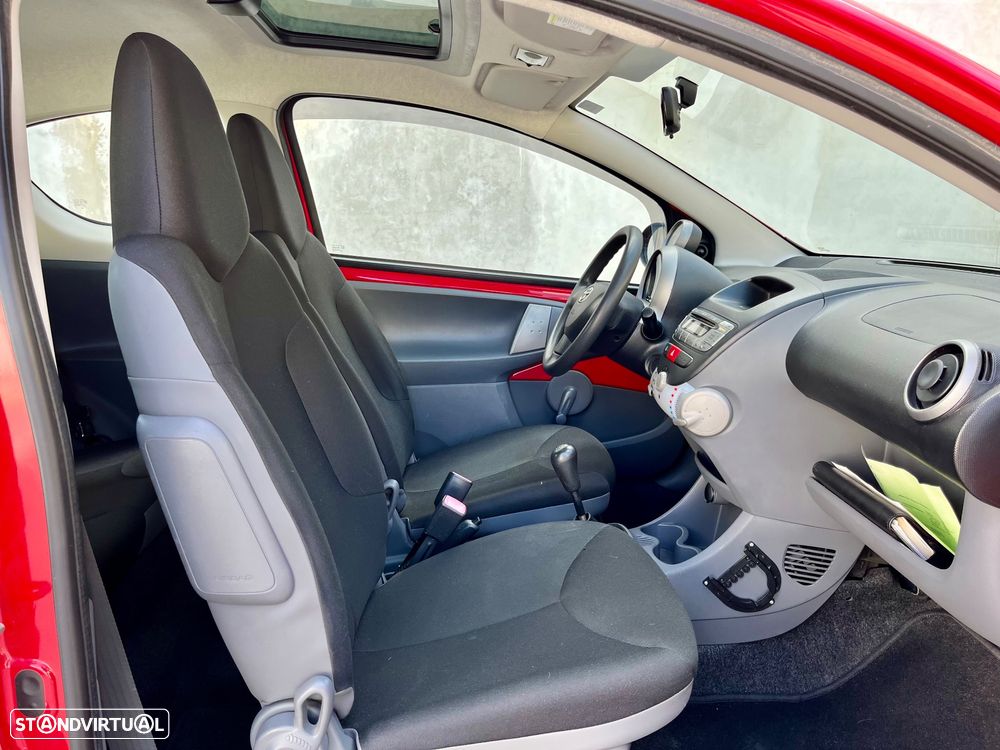 Toyota Aygo 1.0 Red Edition - 28
