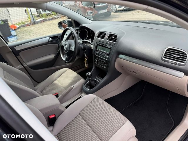 Volkswagen Golf 1.6 TDI DPF BlueMotion - 26