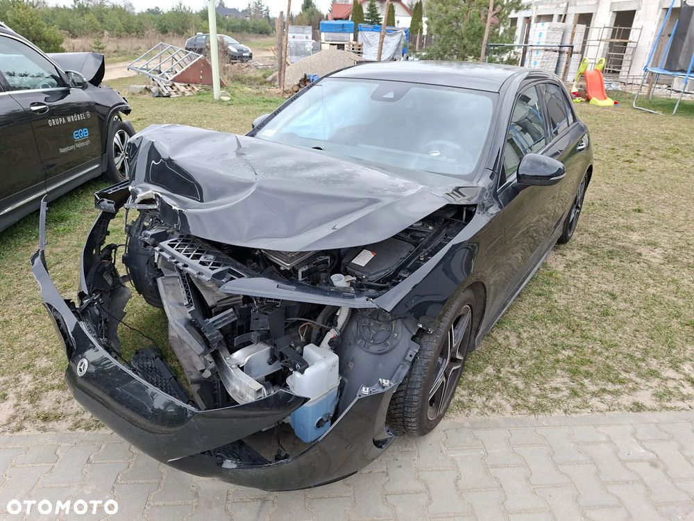 Mercedes-Benz Klasa A 180 AMG Line 7G-DCT - 2