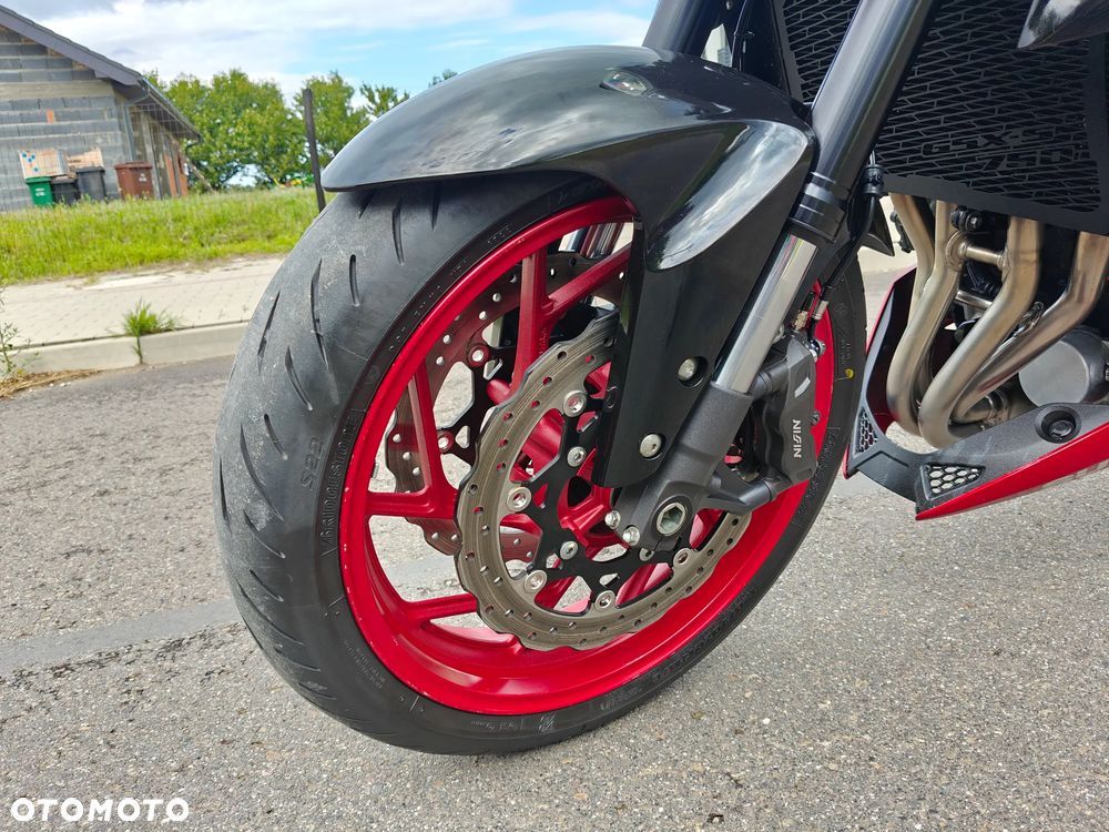 Suzuki GSX - 11