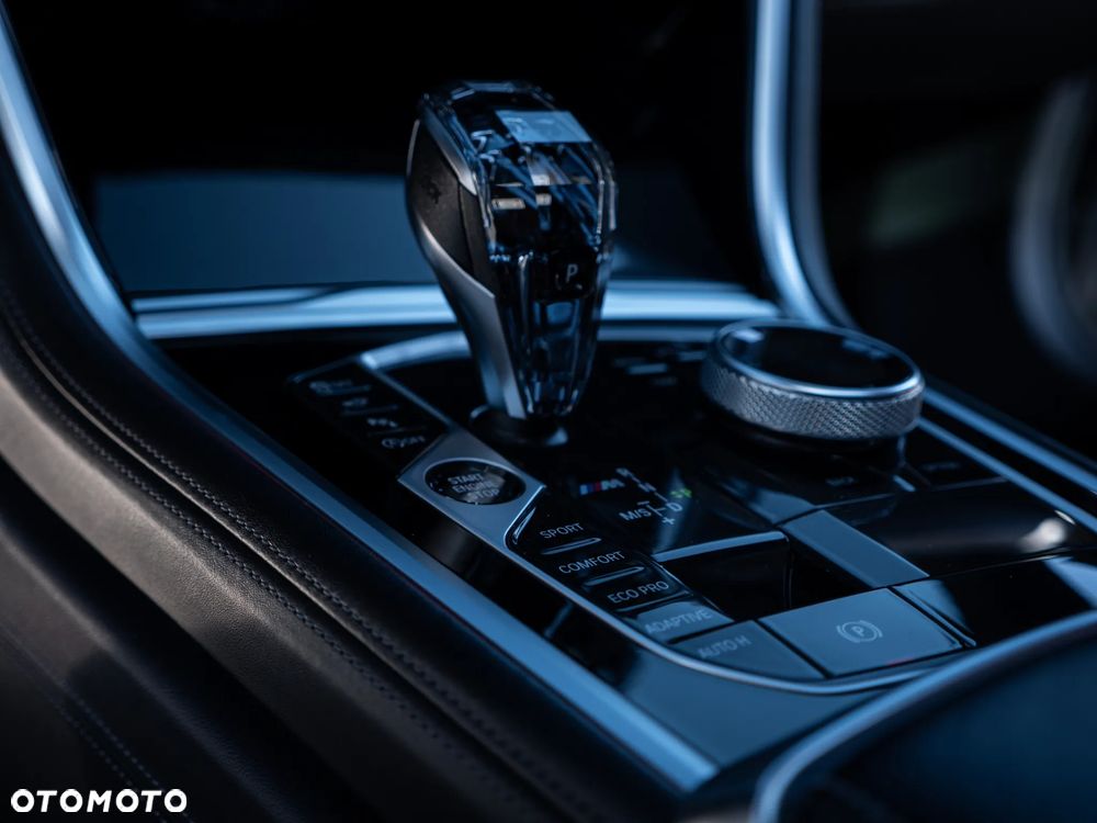 BMW Seria 8 - 24