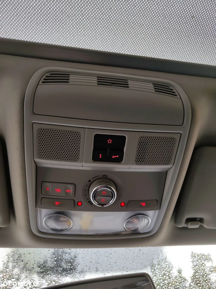 Volkswagen Golf VI 2.0 TDI Highline - 15