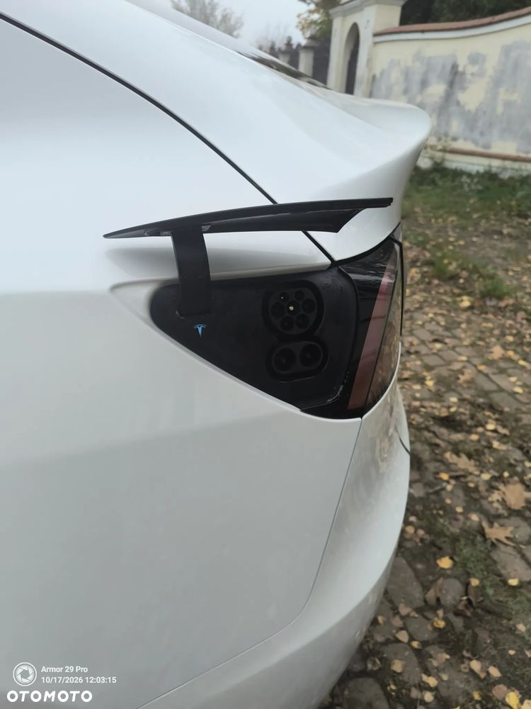 Tesla Model Y Long Range Dual Motor AWD - 12