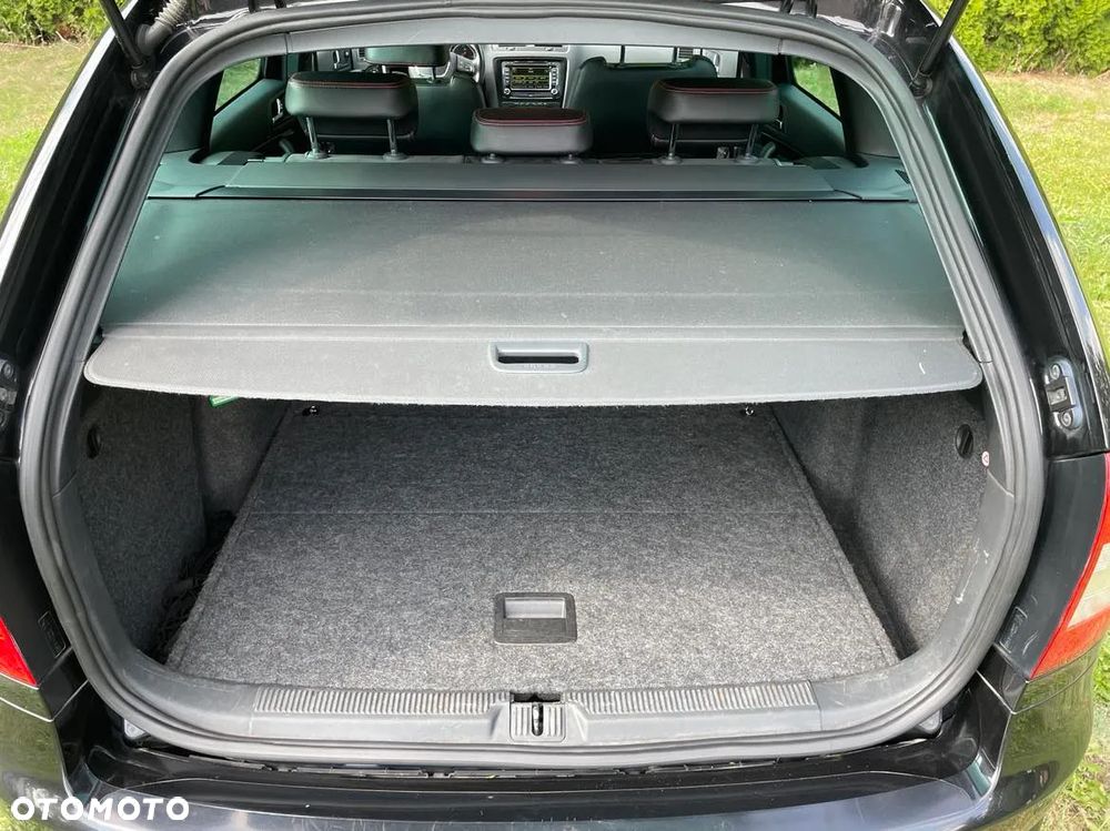 Skoda Octavia Combi 2.0 TSI DSG RS - 8