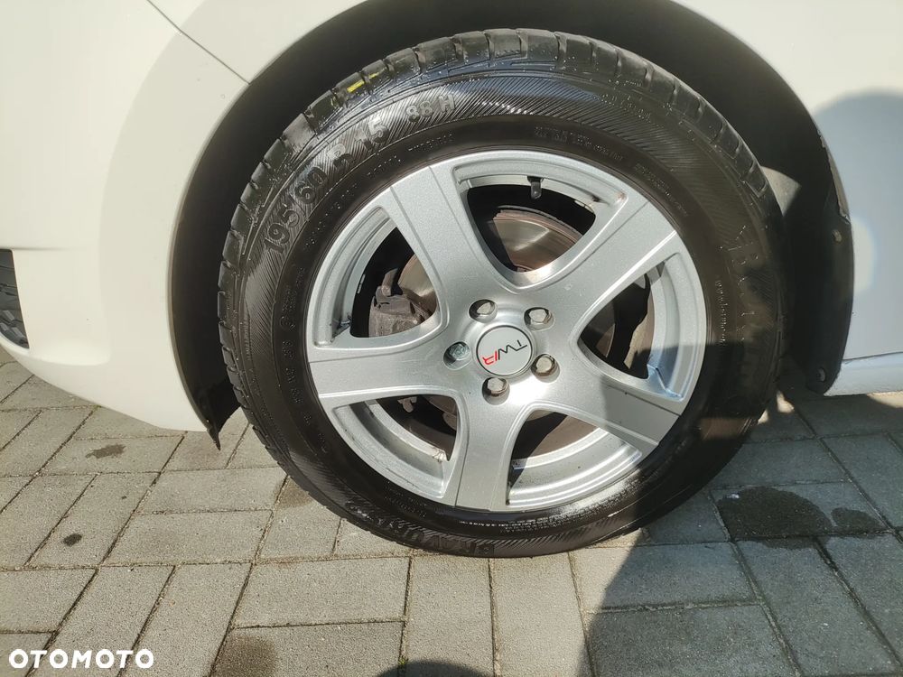 Skoda RAPID 1.2 TSI Active Green tec - 2