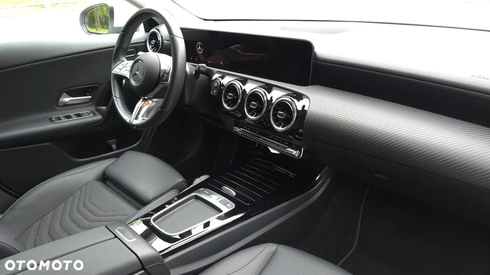 Mercedes-Benz CLA 200 7G-DCT - 20