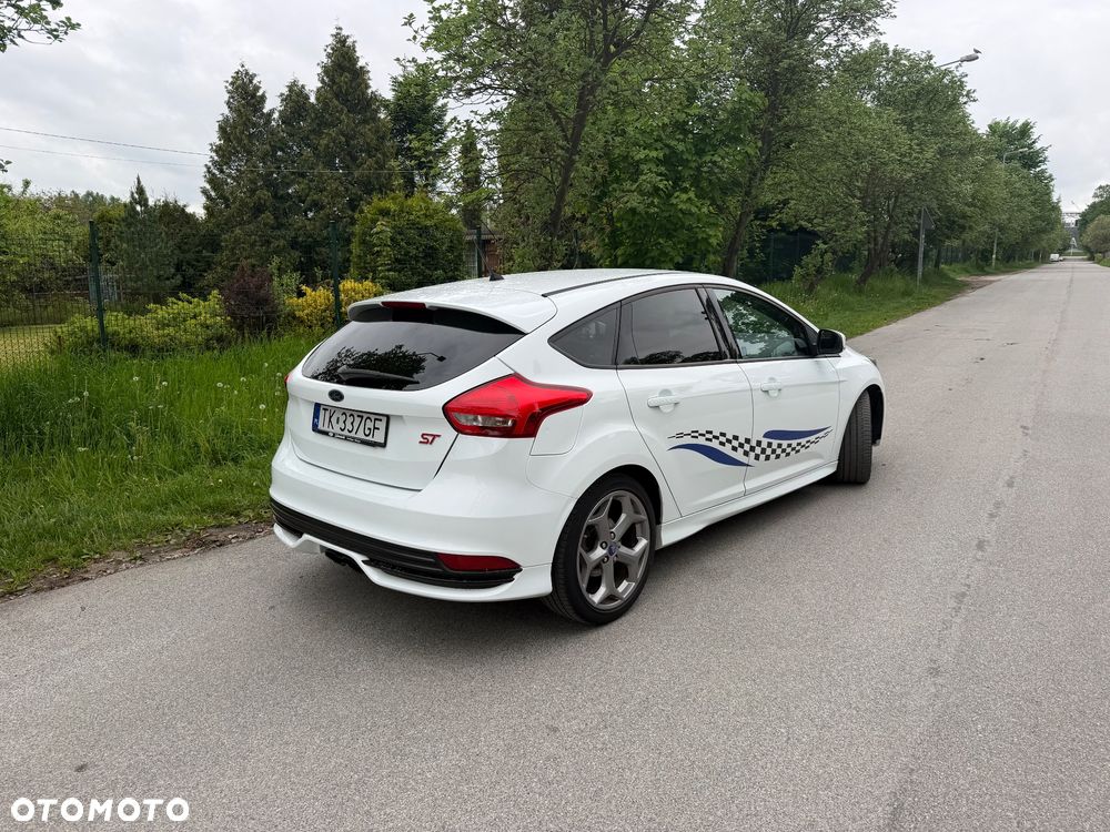Ford Focus 2.0 EcoBoost ST mit Leder-Sport-Paket - 37