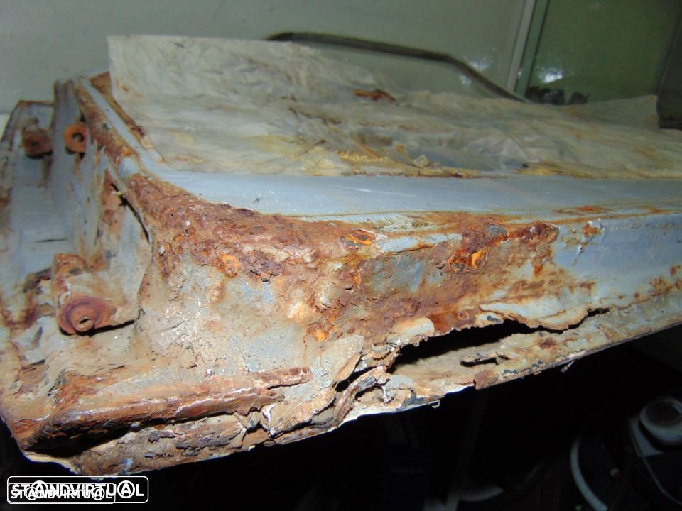 Ford Escort VAN II - porta direita tem o canto da frente em baixo; a porta é igual ao Escort MKI3PT - 3