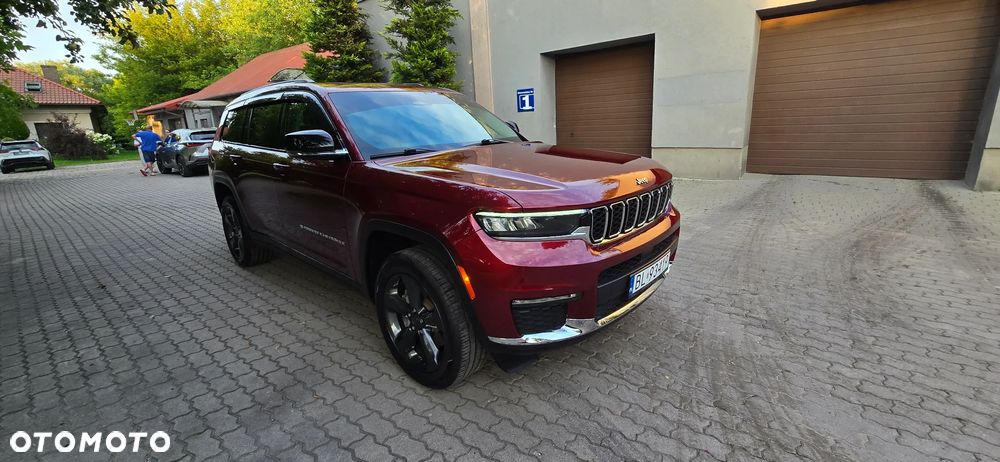 Jeep Grand Cherokee - 32
