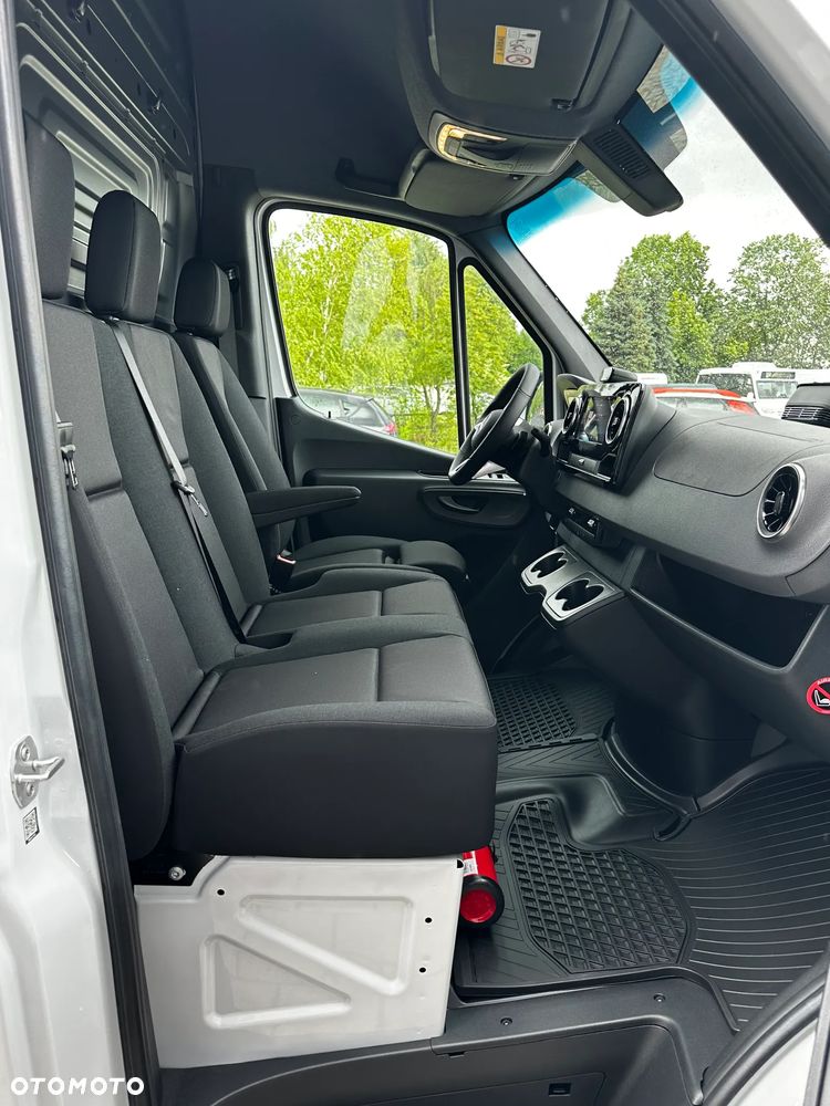 Mercedes-Benz Sprinter - 22