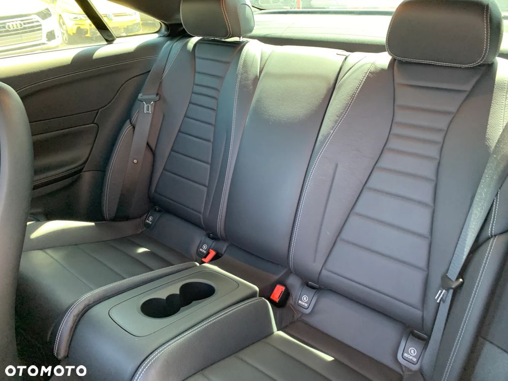Mercedes-Benz Klasa E 400 4Matic Coupe 9G-TRONIC AMG Line - 17