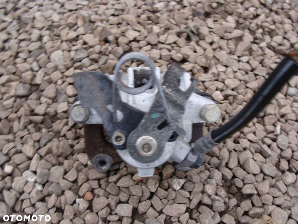 zacisk hamulcowy lewy tył audi a4 b6 - 2