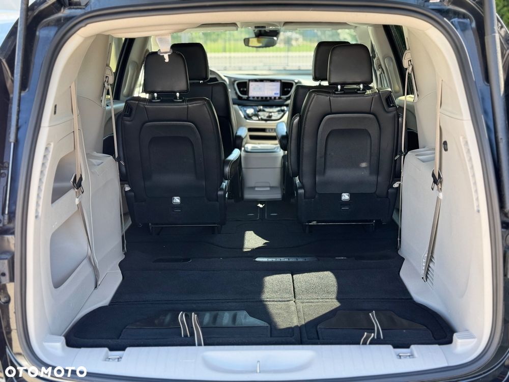 Chrysler Pacifica - 24
