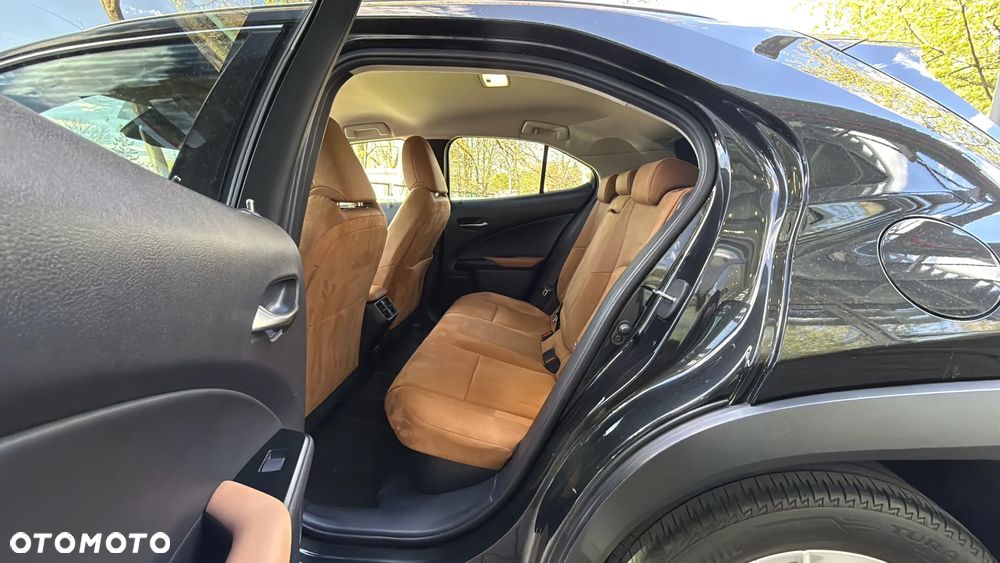 Lexus UX 250h Elegance 2WD - 14