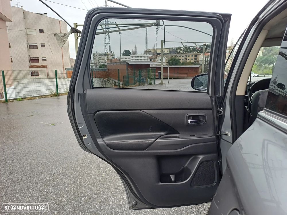 Mitsubishi Outlander 2.2 DI-D Instyle Navi 4WD - 37