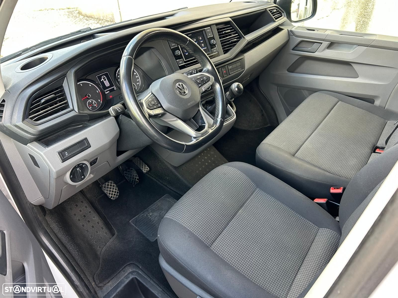 VW Transporter 2.0 TDI L.Business - 11