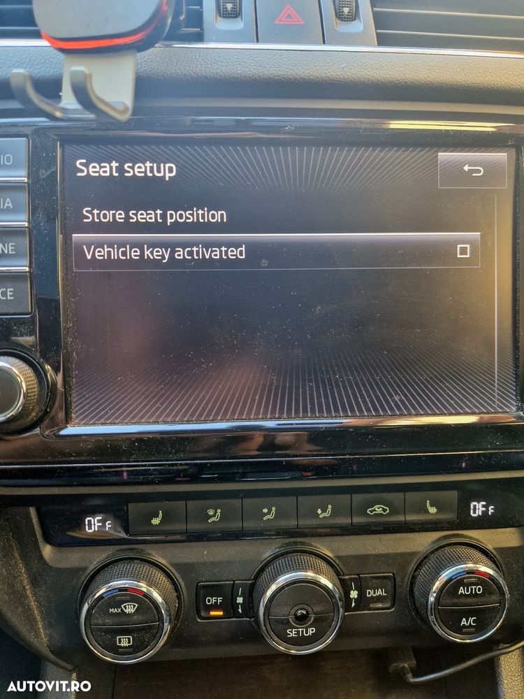 Skoda Octavia Combi 2.0 TDI 4x4 DSG Scout - 23