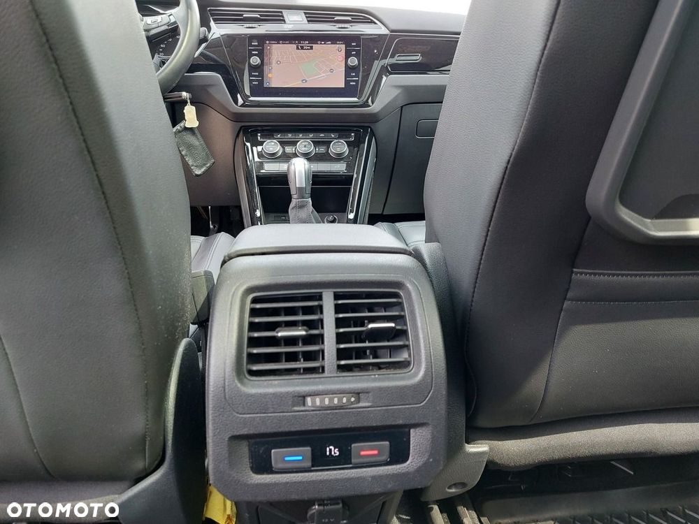 Volkswagen Touran - 28