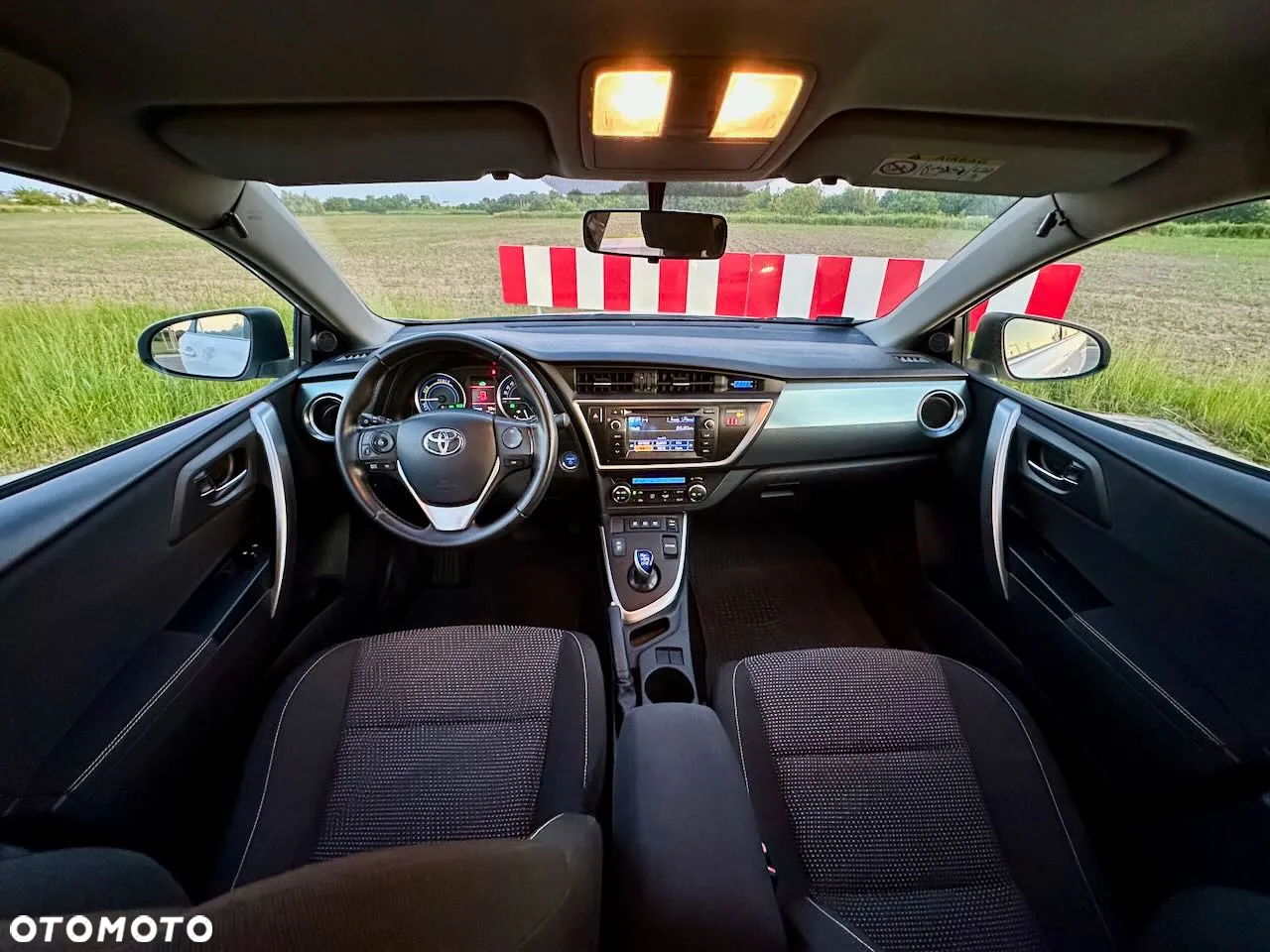 Toyota Auris Hybrid 135 Premium - 10