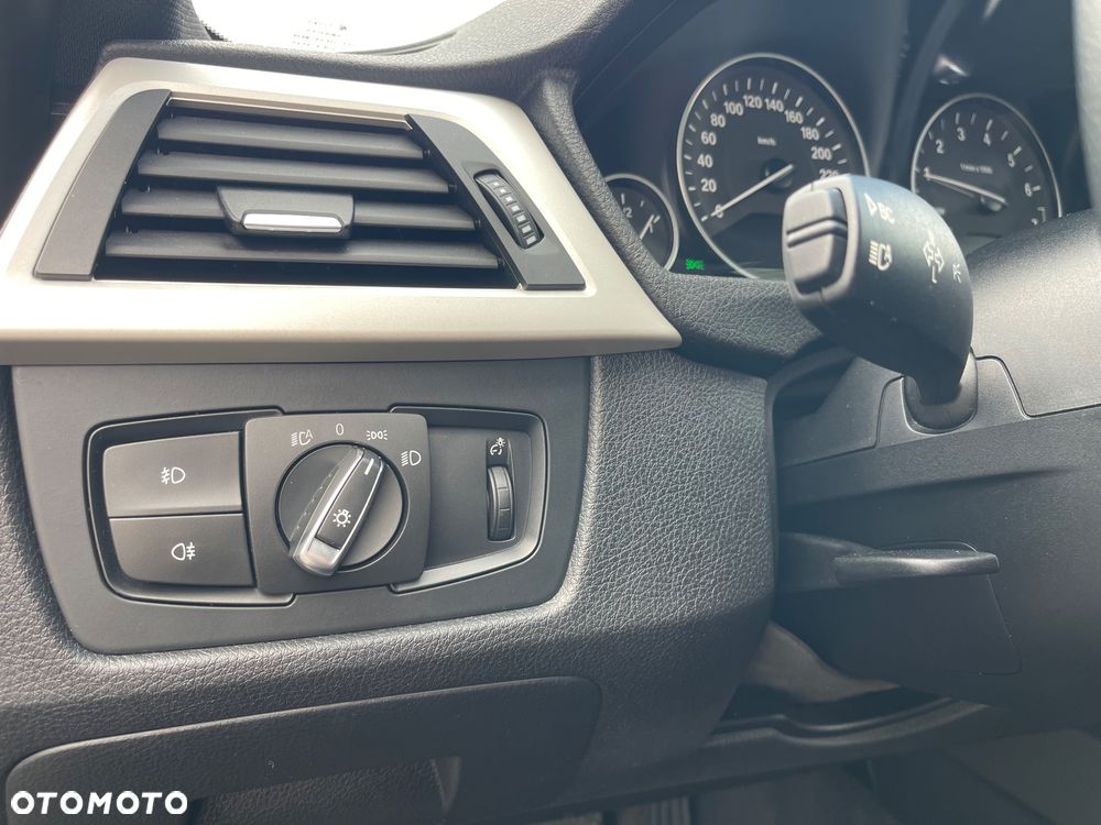 BMW Seria 3 320i - 15