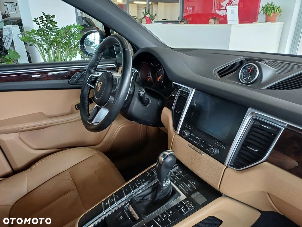 Porsche Macan Standard - 24