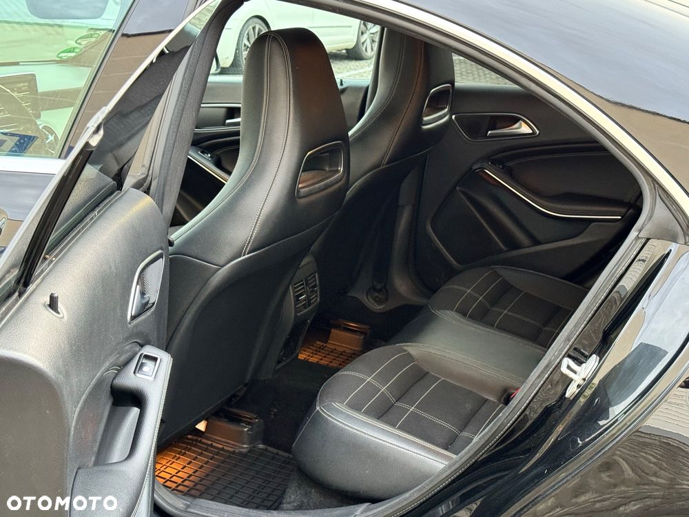 Mercedes-Benz CLA 180 7G-DCT - 37