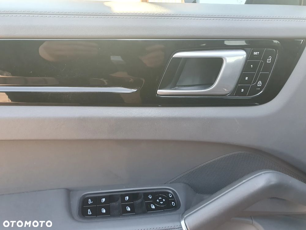 Porsche Cayenne - 10