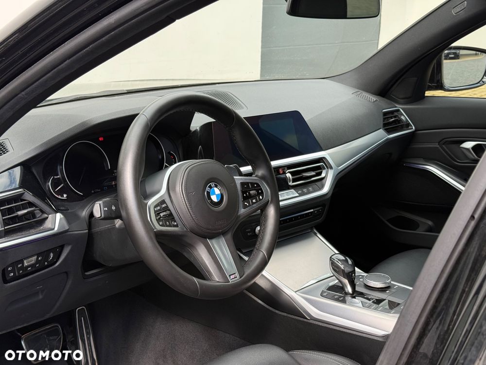 BMW Seria 3 320d M Sport - 13